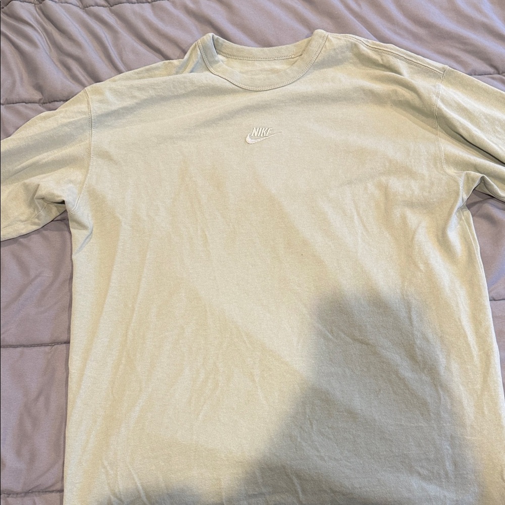 Nike Men’s Pale Green Crewneck Long Sleeve T-Shirt
